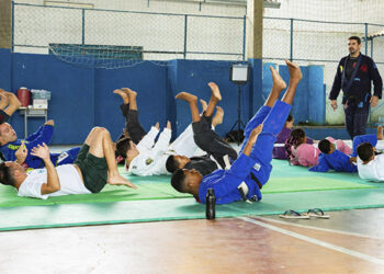 André Seabra ministra aulas de jiu-jitsu em Itaguaí (Crédito: Rui Okada)