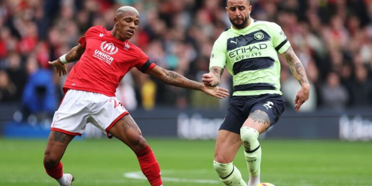 Nottingham Forest e Manchester City se enfrentando pela Premier League (Crédito: Getty Images)
