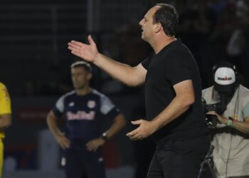 O São Paulo e Rogério Ceni querem vencer o Santos na próxima rodada do Campeonato Paulista (Crédito: Rubens Chiri/ SPFC.NET)