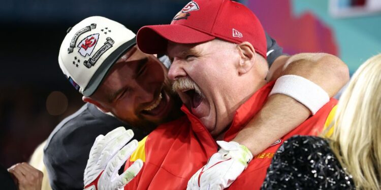 Travis Kelce abriu o jogo e fez uma revelação sobre Andy Reid após a vitória do Kansas City Chiefs no Super Bowl (Crédito: GettyImages)