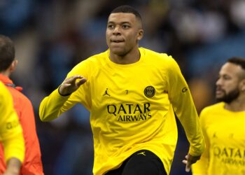Web reage à Mbappe no banco de reservas (Crédito: Getty Images)