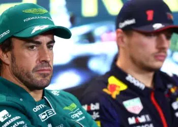 Alonso ironiza Hamilton e brinca com idade: “Deve estar envelhecendo” (Crédito: Getty Images)