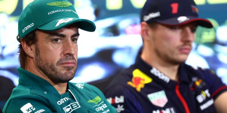 Alonso ironiza Hamilton e brinca com idade: “Deve estar envelhecendo” (Crédito: Getty Images)