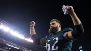 Kelce seguirá nos Eagles em 2023 (Crédito: Getty Images)