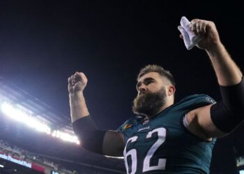 Kelce seguirá nos Eagles em 2023 (Crédito: Getty Images)