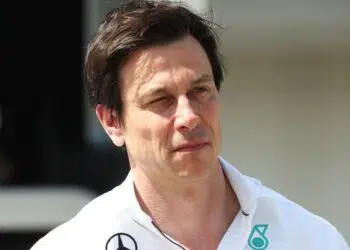 Toto Wolff está preocupado com a evolução da RBR neste início de temporada da F1 (Crédito: GettyImages)