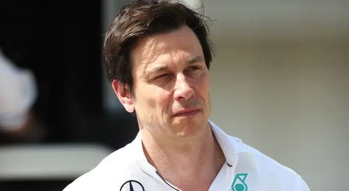 Toto Wolff está preocupado com a evolução da RBR neste início de temporada da F1 (Crédito: GettyImages)
