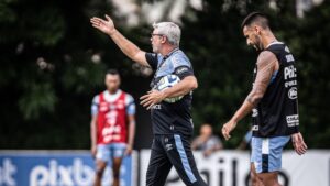 Santos segue de olho em reforços para o Brasileirão (Crédito: Raul Baretta / Santos FC / Flickr)