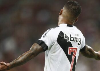 O Vasco foi eliminado pelo Flamengo no Cariocão, e os memes bombaram as redes sociais (Crédito: Daniel Ramalho/CRVG)
