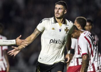 Pedro Raul abriu o jogo sobre a partida que o Vasco terá que fazer contra o Flamengo na semifinal do Cariocão (Crédito: Daniel Ramalho/CRVG)