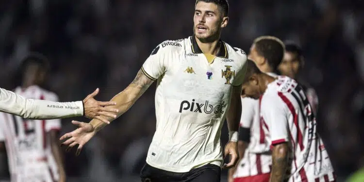 Pedro Raul abriu o jogo sobre a partida que o Vasco terá que fazer contra o Flamengo na semifinal do Cariocão (Crédito: Daniel Ramalho/CRVG)