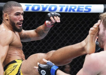 Vitor Petrino fez a melhor luta do evento (Crédito: UFC/Zuffa LLC via Getty Images)