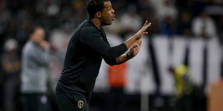 Corinthians demitiu Fernando Lázaro e está em busca de novos técnicos; veja novas opções (Crédito: Rodrigo Coca/Agência Corinthians)