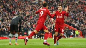 Liverpool e Arsenal pela Premier League (Crédito: Getty Images)