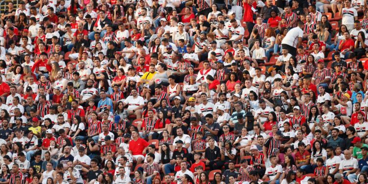 Torcida do São Paulo no Morumbi (Crédito: Rubens Chiri, Paulo Pinto e Ciete Silvério/São Paulo/Flickr)