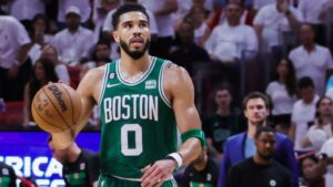 Jayson Tatum ajudou os Celtics a venceram a primeira contra o Heat na NBA (Crédito: GettyImages)