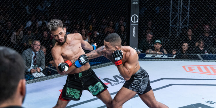André Mascote aplicou o nocaute da noite (Crédito: R1 Fighting Series)