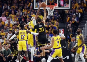 Anthony Davis e LeBron James foram determinantes para a vitória dos Lakers nos playoffs da NBA (Crédito: GettyImages)