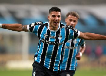 Com direito a golaço de Suárez, Grêmio atropela o Internacional (Crédito: Getty Images)