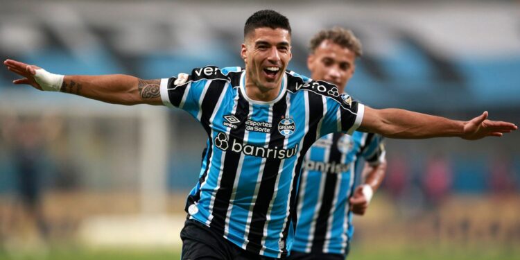 Com direito a golaço de Suárez, Grêmio atropela o Internacional (Crédito: Getty Images)