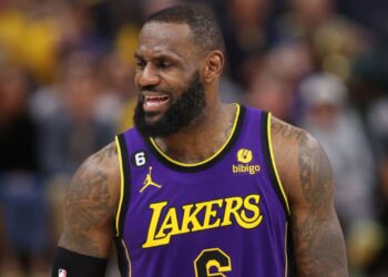 LeBron James acredita no potencial defensivo dos Lakers para vencer os Warriors na série (Crédito: GettyImages)