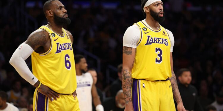 LeBron James e Anthony Davis deixaram a quadra impressionados com os Nuggets (Crédito: GettyImages)