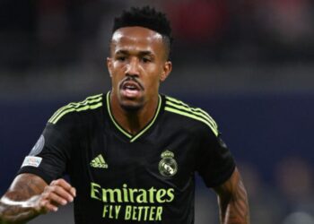 Éder Militão viu Carlo Ancelotti abrir o jogo sobre os erros cometidos na derrota do Real Madrid (Crédito: GettyImages)