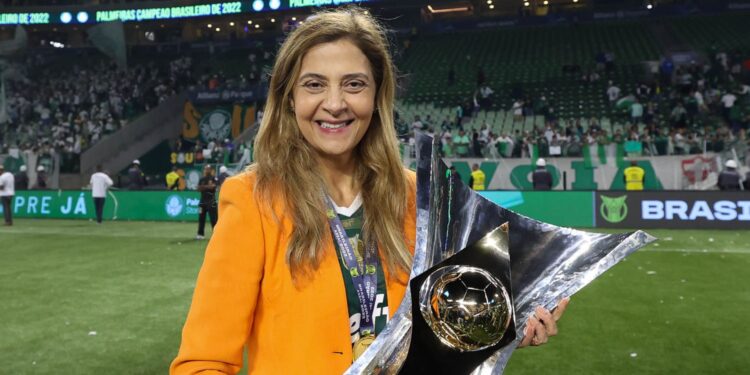 Dudu “pede folga” para Leila Pereira e diverte torcedores do Palmeiras (Crédito: Cesar Greco / Palmeiras)