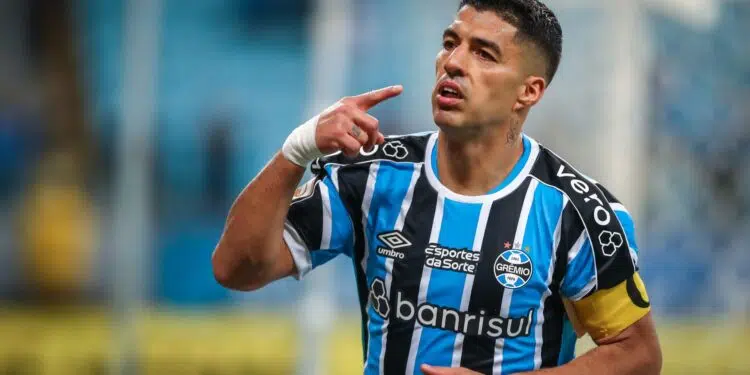 Suárez deu show contra o América-MG em meio à uma grande polêmica no Grêmio (Crédito: Lucas Uebel / Grêmio)
