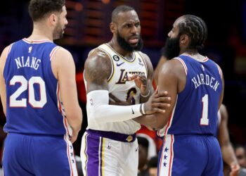 James Harden e LeBron James podem fazer uma grande parceria nos Lakers durante a próxima temporada da NBA (Crédito: GettyImages)
