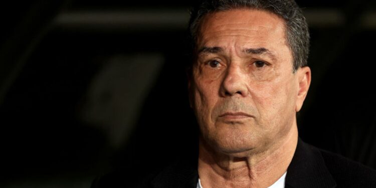 Luxemburgo segue tentando se afastar do Z-4 (Crédito: GettyImages)