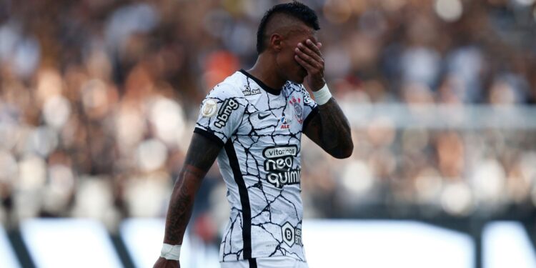 Paulinho sofre lesão grave e pode não jogar mais pelo Corinthians (Crédito: Getty Images)