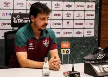 Diniz não gostou nada da atuação do VAR no clássico (Crédito: Marcelo Gonçalves / Fluminense / Flickr)