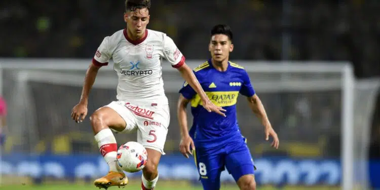 Palmeiras segue de olho no mercado da bola e tenta contratar Hezze [à esquerda] (Crédito: GettyImages)