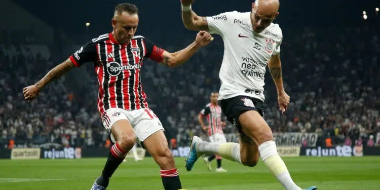 Rafinha em Corinthians x São Paulo, na Copa do Brasil (Crédito: Getty Images)