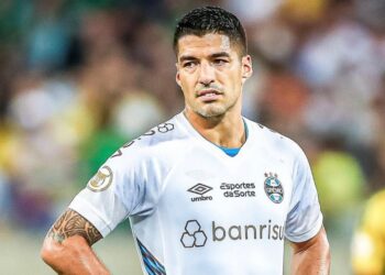 Suárez desistiu de ir a Barcelona e fará tratamento do joelho no Grêmio (Crédito: Foto: Divulgação @lucasuebel)