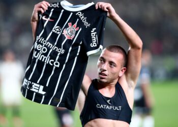 Técnico do Universitario compara comemoração com gesto racista (Crédito: Getty Images)