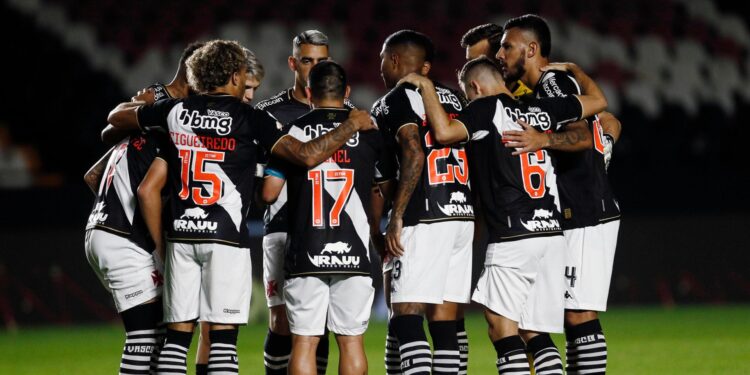 Vasco segue se movimentando para resolver os problemas nos bastidores (Crédito: Daniel Ramalho / Vasco / Flickr)