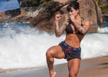Jully Poca enfrenta Elle Brooke na semifinal do High Stakes (Crédito: Divulgação/Instagram)