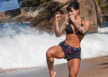 Jully Poca enfrenta Elle Brooke na semifinal do High Stakes (Crédito: Divulgação/Instagram)