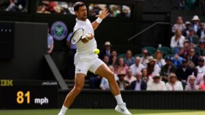 Novak Djokovic segue invicto em Wimbledon 2023; sérvio continua em busca do pentacampeonato para se igualar a Federer (Crédito: Reuters - ANDREW COULDRIDGE)