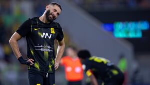 Benzema entra em atrito com técnico por Romarinho (Crédito: Getty Images)