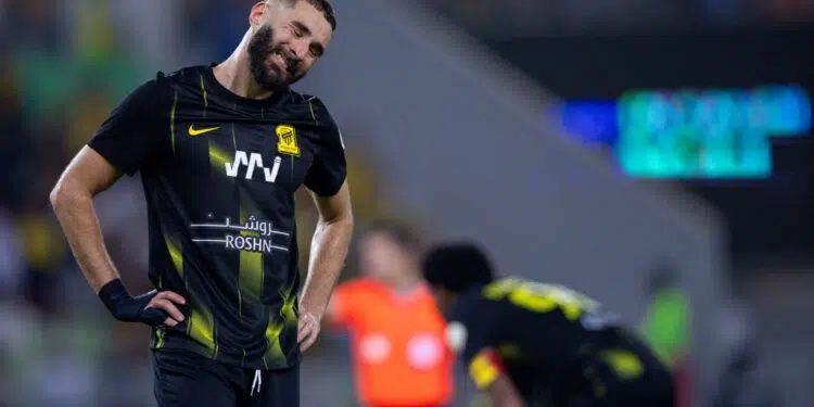 Benzema entra em atrito com técnico por Romarinho (Crédito: Getty Images)