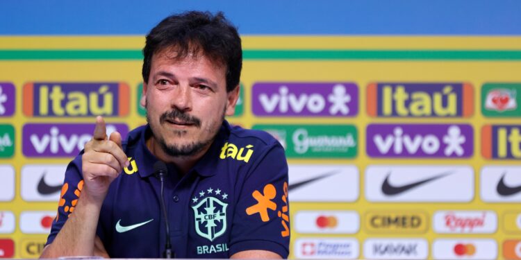 Fernando Diniz revela lista de convocados da Seleção Brasileira e ausência de jogadores do Flamengo é notada; ao ser questionado, treinador revela motivos que levaram à decisão (Crédito: GettyImages)