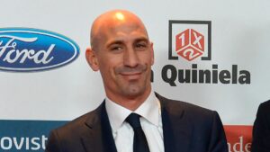 Luis Rubiales, presidente afastado da Real Federação Espanhola de Futebol (Crédito: Getty Images)