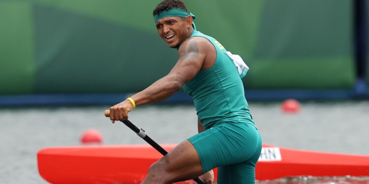Grande destaque pelo Brasil em Duisburg, na Alemanha, campeão olímpico Isaquias Queiroz faz segundo melhor tempo da bateria nas eliminatórias e avança um pouco mais até os Jogos Olímpicos de Paris 2024 (Crédito: GettyImages)