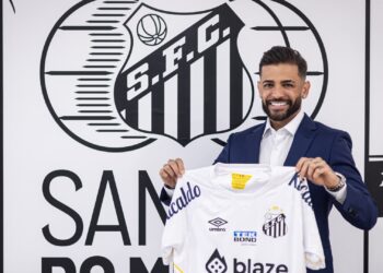 Jogador de 34 anos de idade, que estava sem clube, fechou contrato com clube da Baixada Santista até o final do Campeonato Brasileiro deste ano (Crédito: Raul Baretta / Santos FC / Flickr)