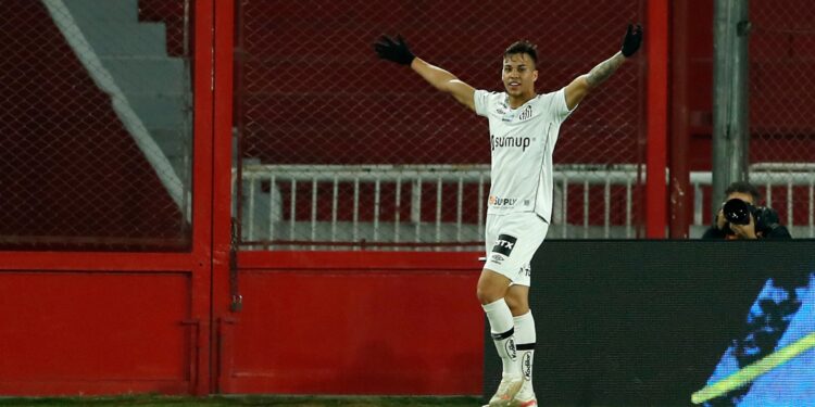 Atacante ex-Santos estava sem espaço na Juventus, da Itália, que decide emprestar jogador para rival direto do Campeonato Italiano; faltam apenas detalhes para a finalização da transferência (Crédito: GettyImages)