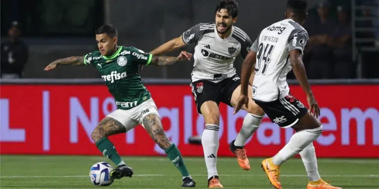 Dudu em campo na partida Palmeiras x Atlético-MG (Crédito: Cesar Greco/SE Palmeiras/Flickr)