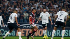 Árbitro Fifa é escalado para comandar equipe de arbitragem durante jogo de volta entre São Paulo x Corinthians pela semifinal da Copa do Brasil, nesta quarta-feira, 16 (Crédito: GettyImages)